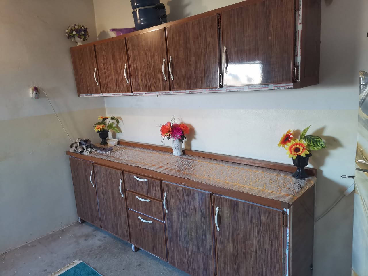 للبيع كاونتر مترين ونص مستعمل شي قليل مكان موصل حي الحدباه سعره425وبي مجال***********
