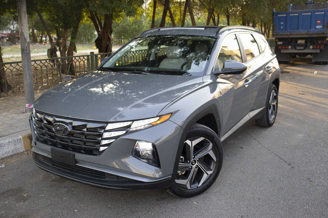 هيونداي توسان2024. عداد المسافه 9000. بعد زيرو 
حادث موضح ب الصور. تبديل بنيد نفس الاون تبديل قبق جنطه نفس الان  بدون ايرباك 
رقم بغداد بسمي هزه جديده قبل 20 يوم تم التريقيم الشراي. يخابر الهاتف ***********

-بصمه تشغيل

-بصمه ابواب

-تشغيل عن بعد

-شاحن واير ليس

-صندوق كهرباء 

-رادار امامي قياده اليه

- نظام مساعدة عدم الانحراف عن الطريق 

-نظام carplay 

- شاشة وسطية كبيره 

- نظام النقطة العمياء ( حساس مرايا جانبيه)

- هاند بريك بصمة 

-اوتو هولد

-نظام توقف تلقائي عند الرجوع

 - كاميرة خلفية بدقة عالية 

 - نوع المقاعد: كهربائي  - تدفئة 

- المصابيح:  زينون - إضاءة ليد  
سعر. 188. بيهة مجال بصيط جداً
