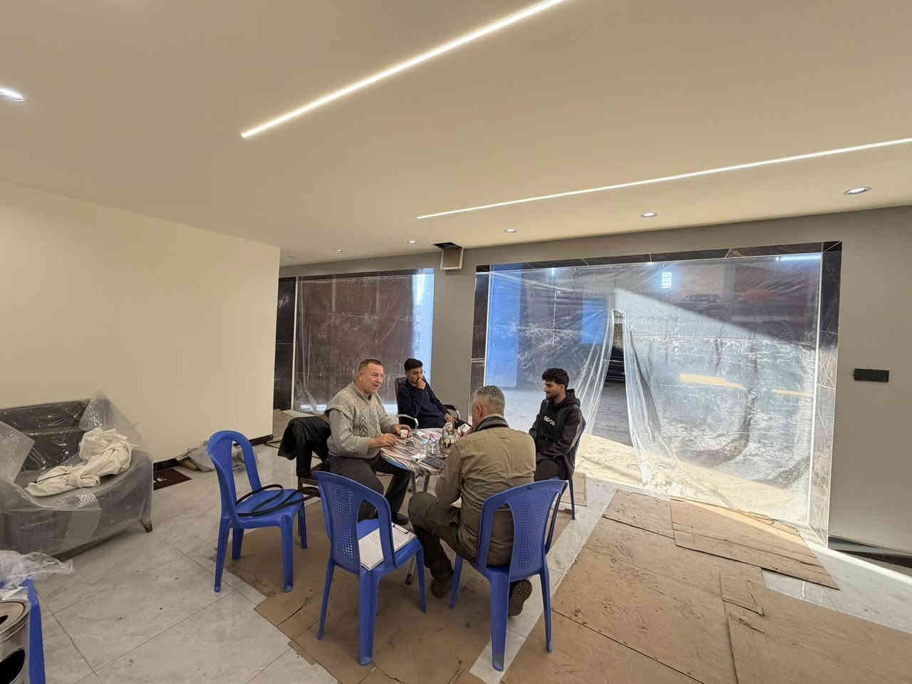 بالأمس كنت في محافظة بابل و تحديداً عند ورشة القمة لصاحبها السيد Haider Essam و هذه الورشة تعرض كافة خدماتها الميكانيكية و الكهربائية و قريباً إصلاح بدي السيارة من سمكرة و صبغ بأيادي لبنانية محترفة و على مدار الإسبوع 
و الورشة فتحت أبوابها قبل إكمال إنهاءاتها الإنشائية و تعلن دعمها و تعاونها الخاص لگروب X5 العراق و كذلك اللي يجي عن طريقي
و موجودة عروض خاصة لإدامة منظومة الإحتراق من تنظيف البخاخات و فحص الكويلات ( المجاول ) و الپلكات و تنظيف غرف الإحتراق بتقنية قشور الجوز .
بالإضافة لتجهيز الورشة بأحدث الاجهزة المستخدمة بالتشخيص و الصيانة من الكاميرات و الرافعات و غيرها ، فضلاً عن خبرة الكادر اللبناني
تفتح أبواب الورشة لإستقبالكم من الساعة الثامنة صباحاً و حتى الخامسة مساءاً 
ألعنوان : بابل _ ألحي الصناعي / خامس فرع من جهة اليمين للشارع العريض 
للتواصل على الأرقام : ‭0773 004 1419‬ / ‭0783 005 0076‬

#ألفائـدة_للجميـع
