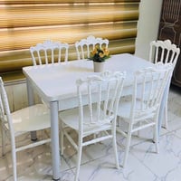 طاولة طعام • ٦/٤ كراسي • سطح خشب