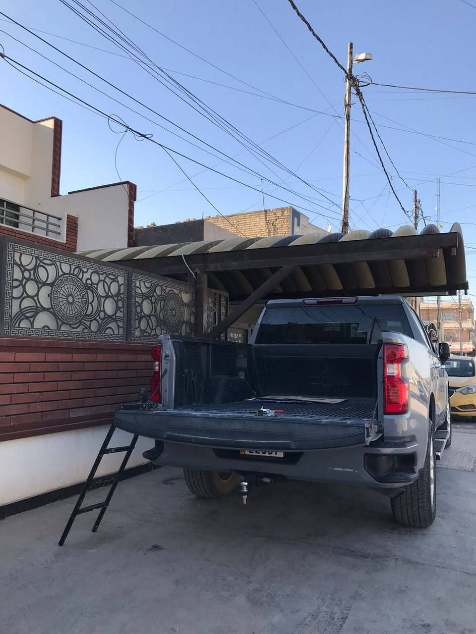 السلام عليكم
رجاء اخواني اقرا المنشور قبل لا تتصلون 
الوحش شوفرليت سلفرادو للبيع
موديل 2024
اللون سمنتي المميز 
باب طويل بدي قصير المرغوب
رقم اربيل انكليزي باسمي تحويل
حادثه جدا بسيط  بدون دواخل موجود بل صور
جاملغ امامي بارد مرجع بس بدلته وضميته الابلادي موجود
ايرباك دركه فقط ومبدله دركه ابلاديه مو تصليح وباقي ايرباكات سليمه يعني واحد فقط
سياره كفاله عامه ماعدا جاملغ امامي
مواصفات كوستم معروفه 
بصمه 
وكشن كهرباء 
جنطه كهرباء
وتشغيل عن بعد
وتحكمات تثبيت سرعه
رادار امامي
تو ويل 
محرك 2/700 
شلعهه طياره تخبل

ولباقي مواصفات معروفه
ماشيه 25 ميل
تخم تاير جديد
سياره بيهه اضافات هواي  من
الامارات
مثل
غلاف جنطه مع درج صعود
دوسات ابلاديه
شباك z71
دوشمه كشنات جلد وكاعيات جلد بلاديه من امارات
تغليف دركه
داش كام اصلي من امارات
درج صعود الى بدي
تغليف استيرن
مع هوك سحب
جك او غراض الاسبير كامل
مكانه بغداد/الكرخ
***********  بي واتساب
اتصل وبيك خير وتدلل
