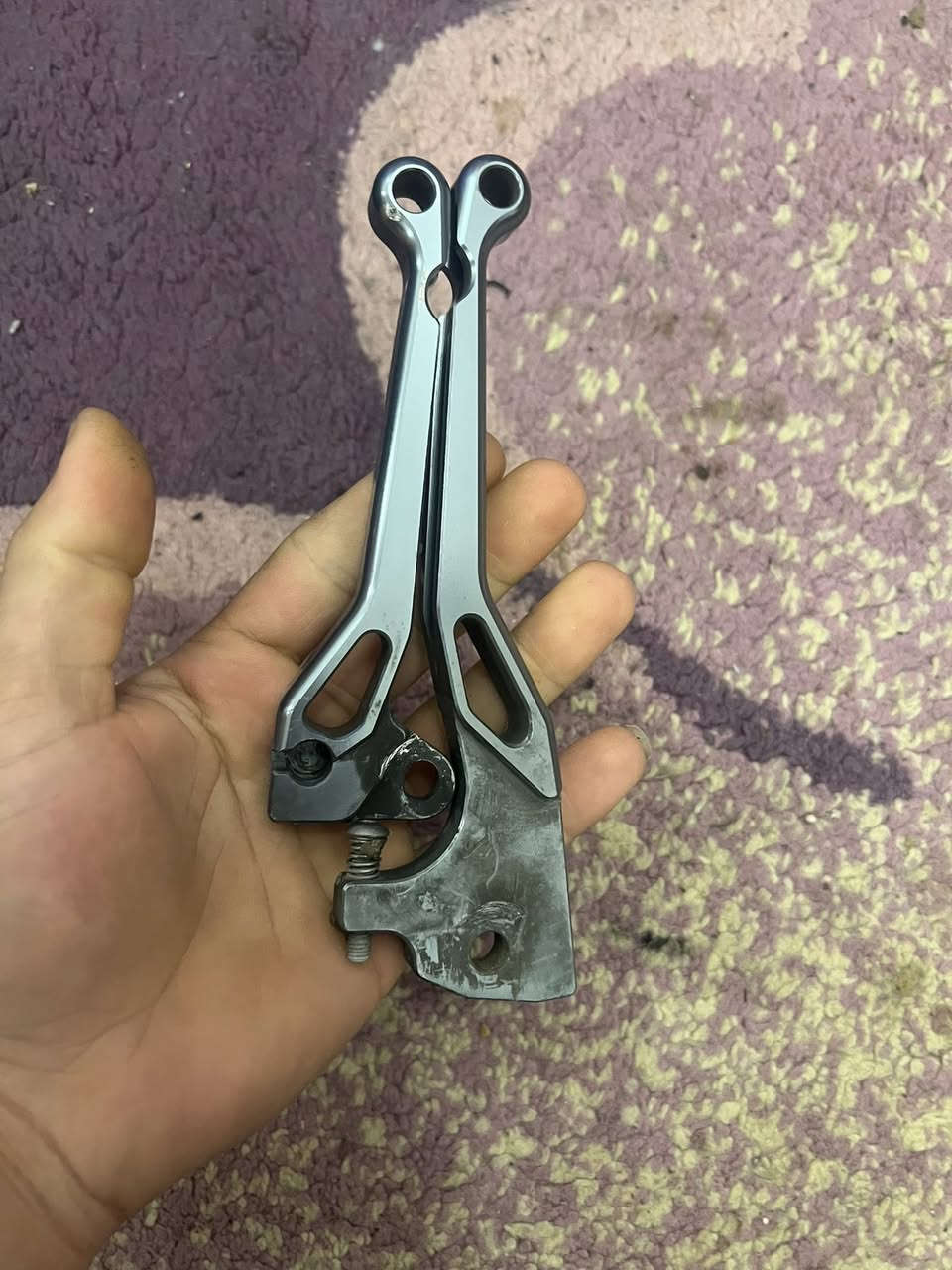 كلشي وسعره هذني البقن توصيل موجود
***********
