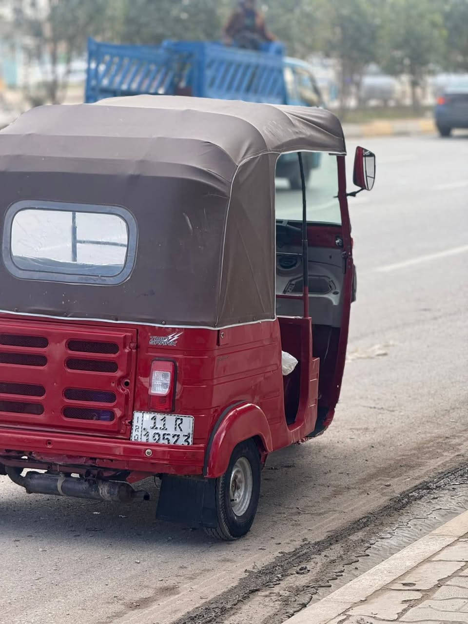 سلام عليكم تكتك لبيع 2018 كامله جديده مرقمه االمكان بغداد البلديات سعر 5 وربع وبيه مجال ***********
