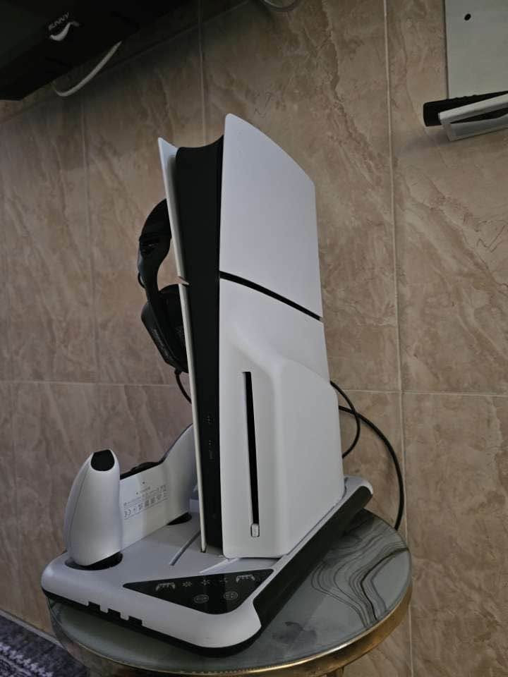 Play station 5 slimبۆ فرۆشتن ٢ مانگ بەکار هاتوە بە نوێتی کرایە زۆر پاکو خاوینە سەحری ٥٤٠$ 
*********** أربيل, العراق
