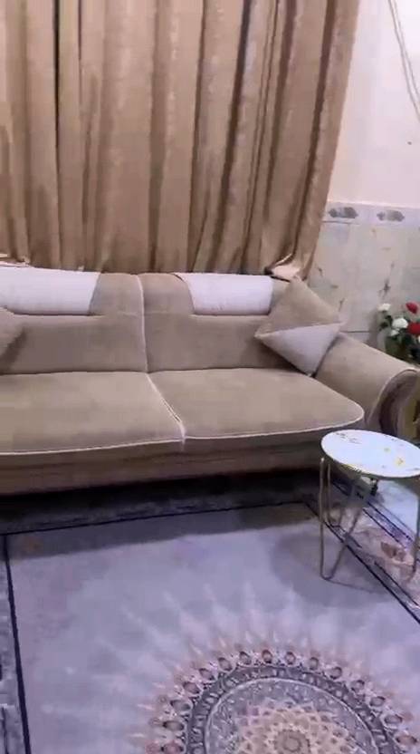 سلام عليكم بيت البيع 200متر واجهي10 نزال 20 5غرف نوم صحيات3 مطبخ حار +بارد طابقين بناء حديث العنوان تنومه صالحيه نزلت سيد حسين وكيل الكاع مالته طابو صرف زراعي بسمي بيت مانه ابن اجد بيت نضيف تجي شوف بعينك بيت مرتب باقي تفاصيل تجي شوف بعينك بي نزلتني على جسر يطالي وشارع صالحيه***********سعر 150بي مجال  اي تفصيل بعد راسلني وتساب هذه رقم وتساب بلاش لا ترسل عله صفحه ما توجد  بيه دامن 