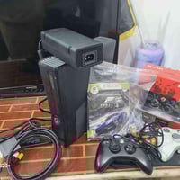 #اكسبوكس360سليم شغال 100% تفحص يله تأخذه   ٣يدات (وحده عطلانه) وثنين ي...