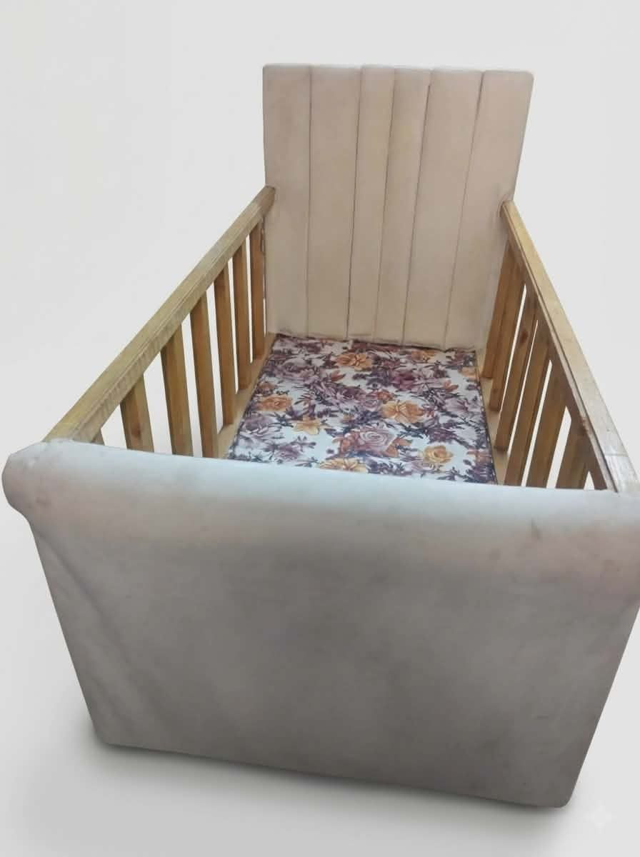 السلام عليكم( تخت خشب عراقي ثقيل جدا مع حواجز حمايه شغل مرتب مناسب لحد عمر 13سنه مابي اي عيب ولاكسر ولاكلشي نضيف درجه اولئ قياسه 
طول خمس كاشيات
وعرض كاشيتين ونص)
سعره(30وبي مجال للي يريده)عنوان ايسر مجسر الميثاق


**إذا كنت صاحب هذا الإعلان وتريد حذفه لأي سبب، رجاءا أرسل رسالة إلى الدعم الفني**