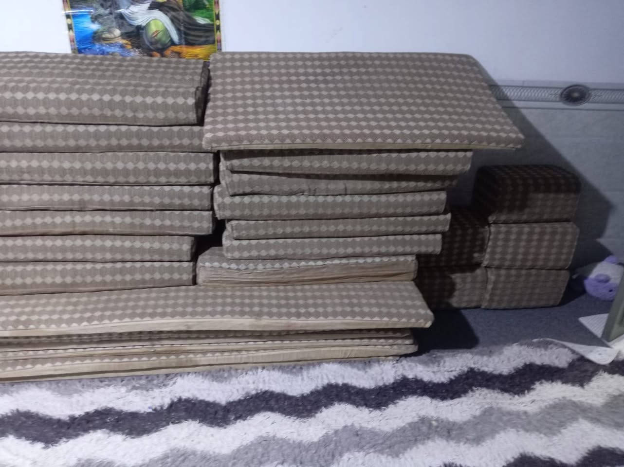 سلام عليكم عيوني ديوان للبيع كامل او ما مسحوك مستعلمل شي قليل كلش نضيف ومرتب 27قطعه كامل

سعر 175الف او بيه مجل حلو


**إذا كنت صاحب هذا الإعلان وتريد حذفه لأي سبب، رجاءا أرسل رسالة إلى الدعم الفني**