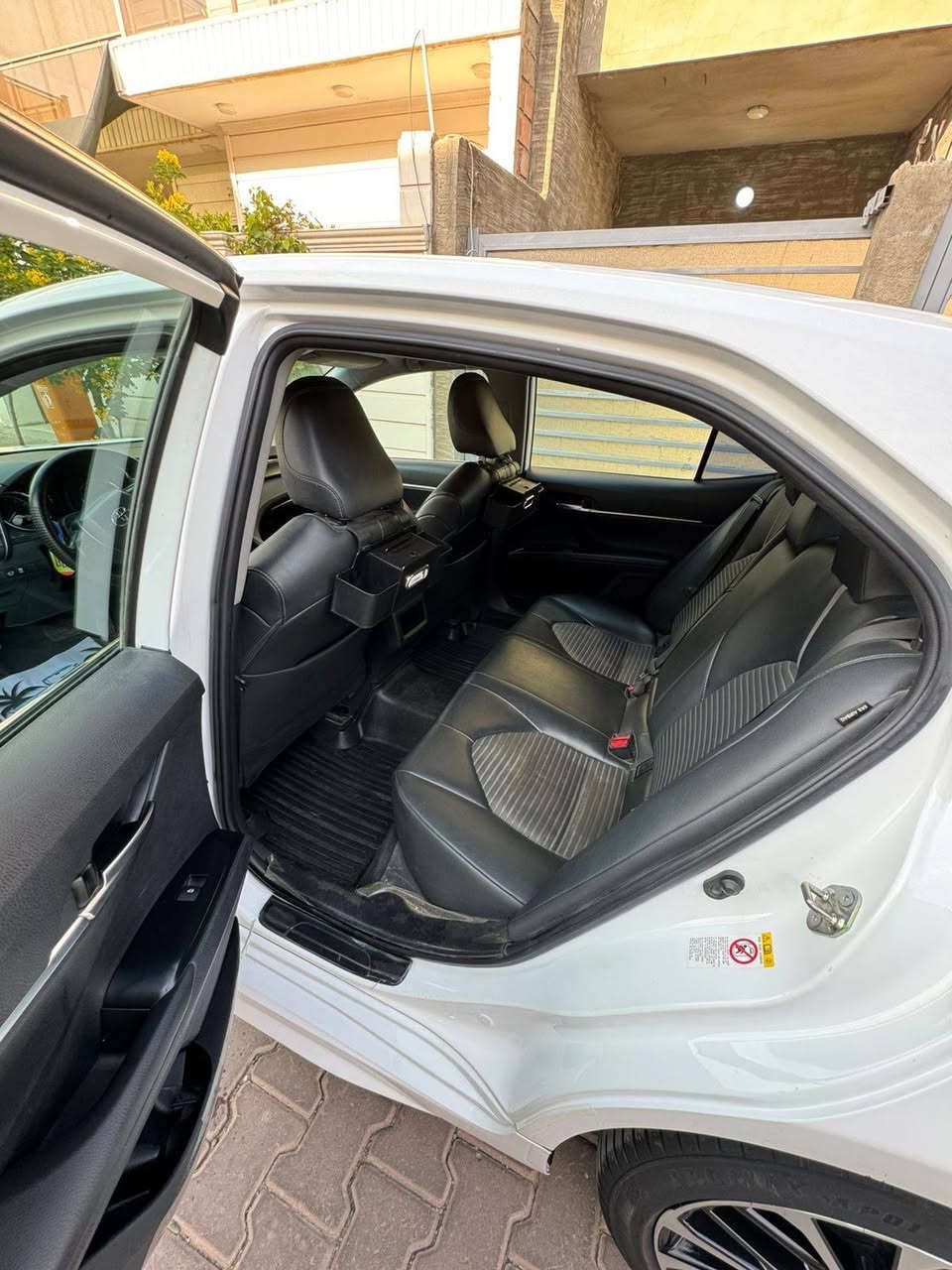 السلام عليكم 
للبيع 
كامري موديل 2019 مواصفات SE 
ماشيه 54 الف ميل 
رقم كركوك دولي باسم البايع 
بچم كبس بدون دواخل بدون ايرباگ 
بيها صبغ چاملق خلفي مع الباب الخلفي السكن فقط 
السياره حلوه وجاهزه من كل شي درهم ماتصرف عليها 
بيها بطاقه بانزين 
ملاحظه وكاله مايسوي تحويل فقط 
صور الشاصي والضرر والسونار مرفق بالمنشور 
السعر 190 نقدي وبيها مجال بسيط 
بدون مراوس وبدون اقساط 
عنوان السياره ناحيه الزاب 
للاستفسار الاتصال على الرقم التالي 
***********
