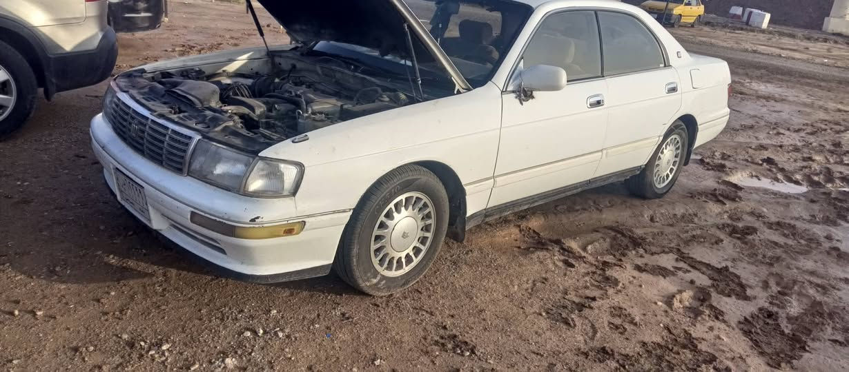 سيارة بطه كفاله بسمي لون ابيض فصل حداديه جديده تخم تاير جديد  تبريد ثلج لايت زنون ما ناقصه برقي السعر 65 او بيه مجال اليحب ينتصل ع رقمي ***********
