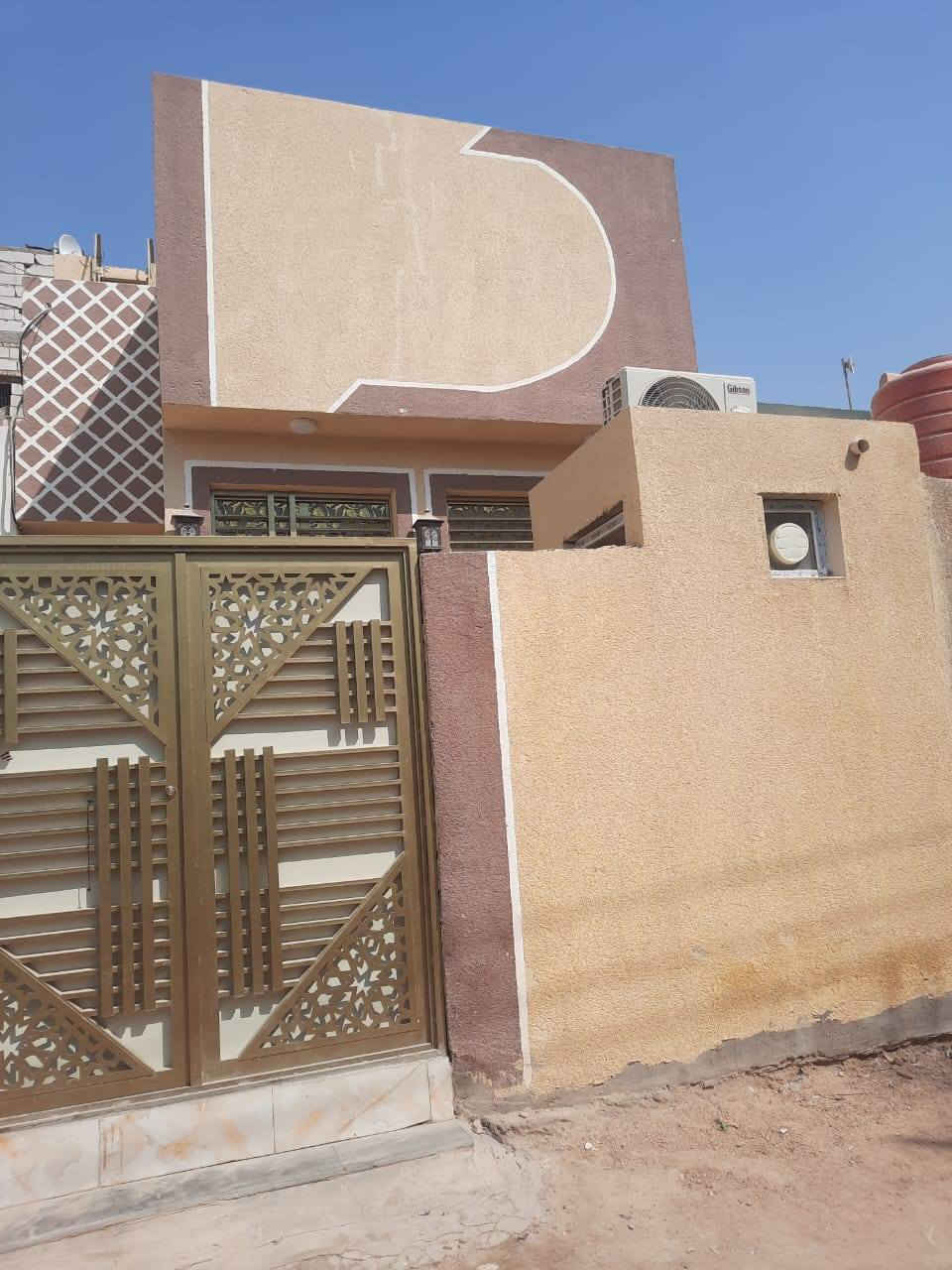 دار للبيع حي العسكري نهايه شارع المدارس البستنه قرب المدارس
المساحه ١٠٠ متر طابقين تفاصيل اكثر 
الاتصال ***********
