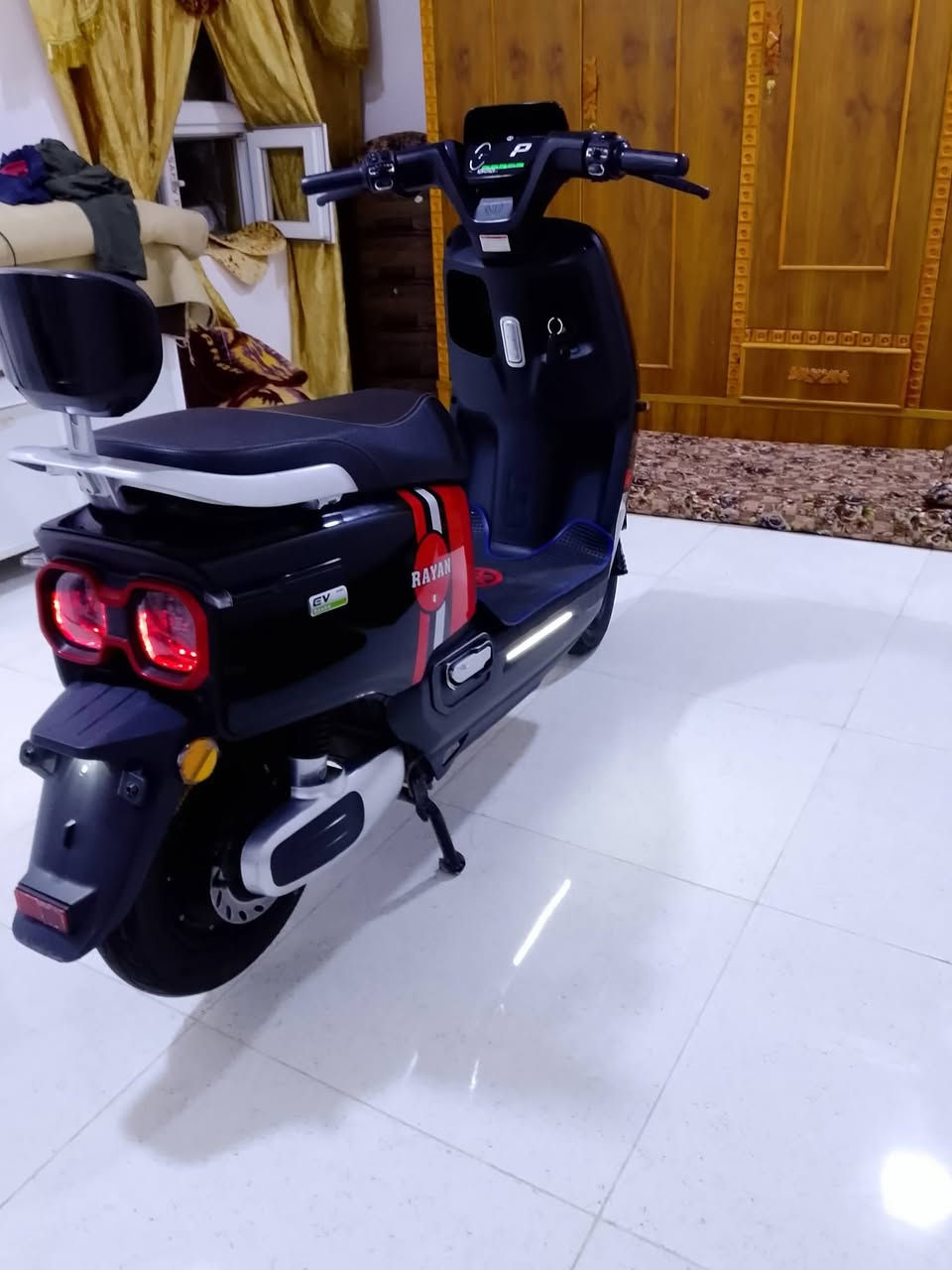 السلام عليكم  مطور ريان   موصفاته معروفه السعر825وبيمجال استفسار عل رقم ***********
