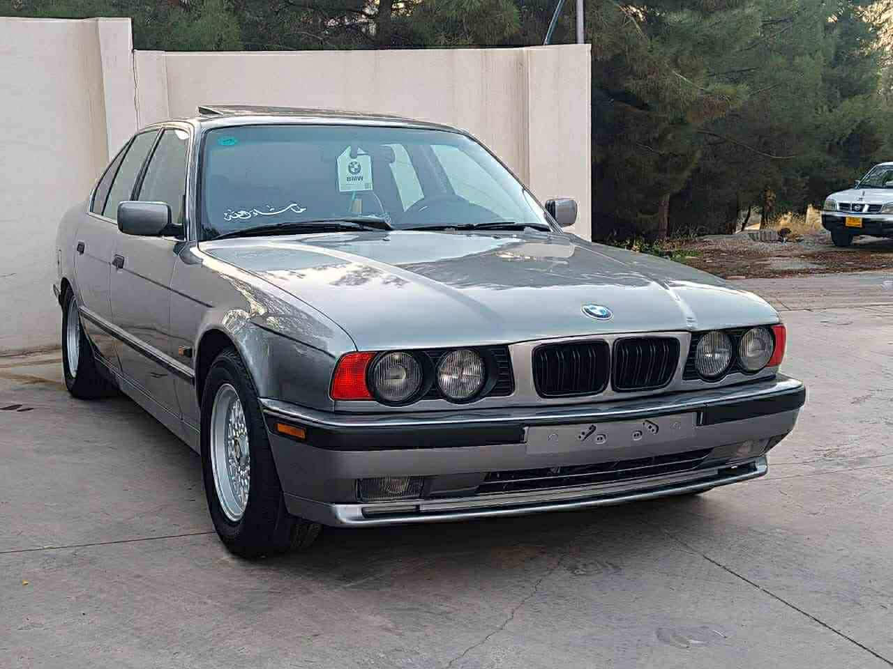 السلام عليكم ، ماشالله . بي ام 525IA
شرط كير اوتو شرط  تخم تاير جديد صدر امامي خلفي جديد 

1992 السيارة بلاديه صبغ جماليه بدون ضربه شرط رقم اربيل شرط 
اربع ويال و تايرات جديد شاد 
دبلات و ديسكات جديد 
ما بيه  ربع مصرف 
رقم اربيل 
سنوية جديد
ابشرط كلشي 
وياه كوبون بانزين
تحويل مباشر
تبريد ثلج ❄️ غرفه جلد لوك  لايت زنون 
السعر82 وبيه مجال شراي خابرني 
مكان السياره كفري موشراي لادوغني 
رقم موبايل ((*********** ))
