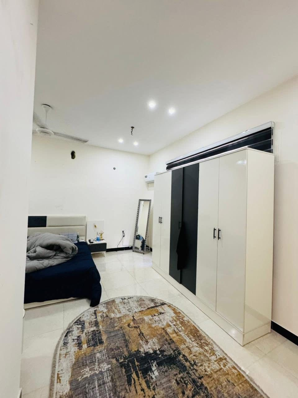 📢 للايجار في منطقة السيدية

🔹 المساحة: 50 متر

🔹 نظيف جداً

يحتوي على:

• ثلاث غرف نوم

• مدخل واحد

• صحيات عدد (2)

📍 موقع العقار: مربع التصنيع

💰 سعر الإيجار: 850 ألف

📞 للاستفسار: ***********

🏢 أو مراجعة مكتب المصطفى للاستثمار و التطوير العقاري 

الكائن في منطقة السيدية شارع جامع الأقصى مقابل لحوم جويلي
