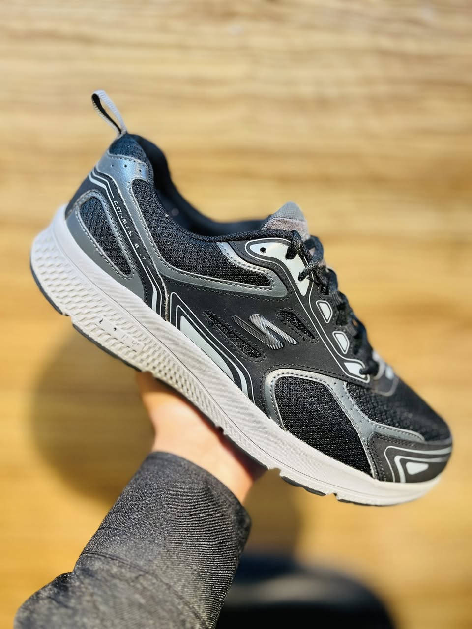 سكجرز باله امريكي اصلي 
قياس43
طول القدم27.5
ميموري فوم طبي فول راحه 
النظافه تامه 
توصيل جميع المحافظات 
للحجز واتساب 
***********
