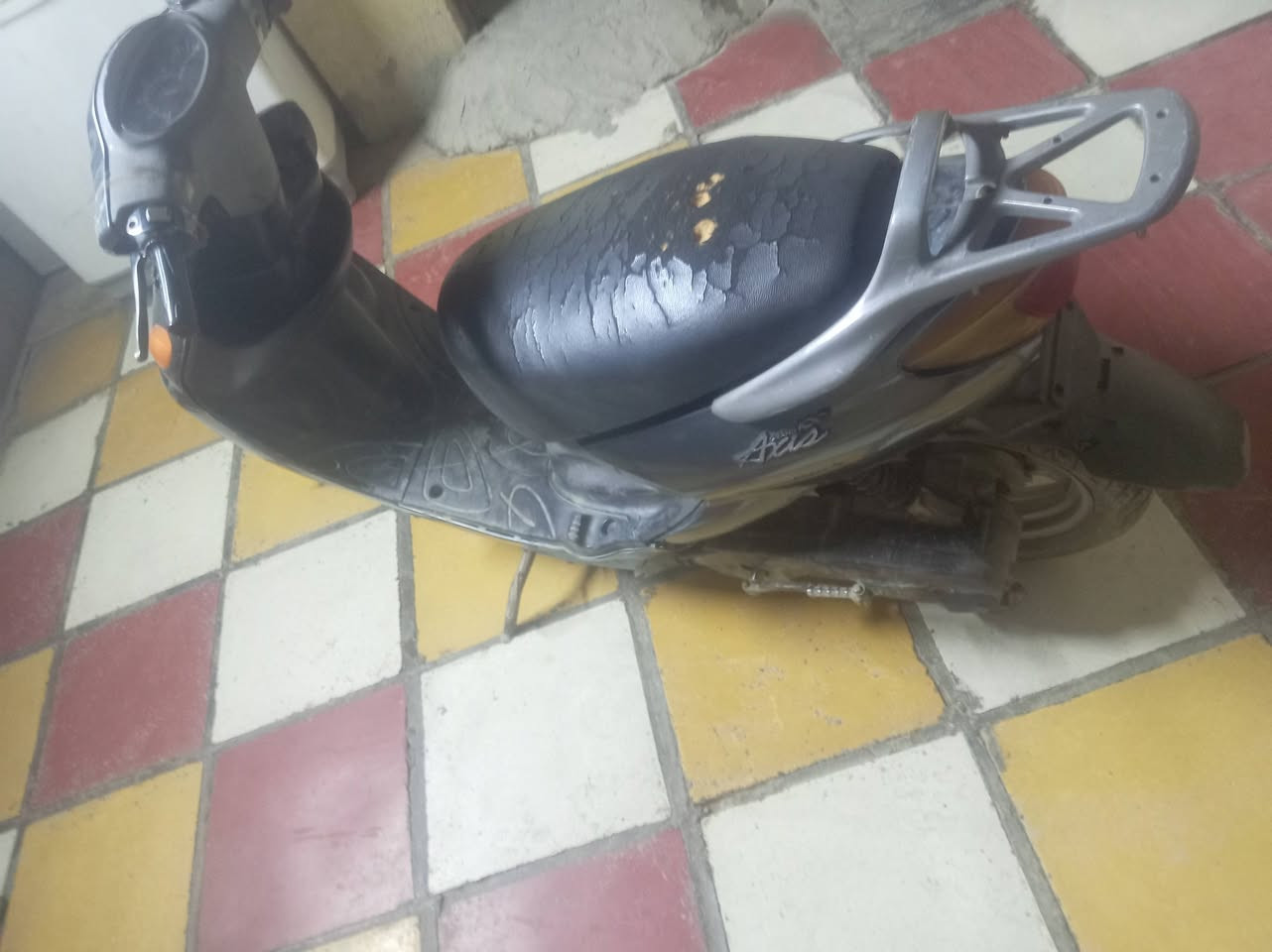 سلام عليكم ورحمة الله دراجه اكزز ياباني نضيفه كلها شغاله مابيها اي ماشي للبيع السعر 300وبيها مجال مكاني حله مركز ***********
