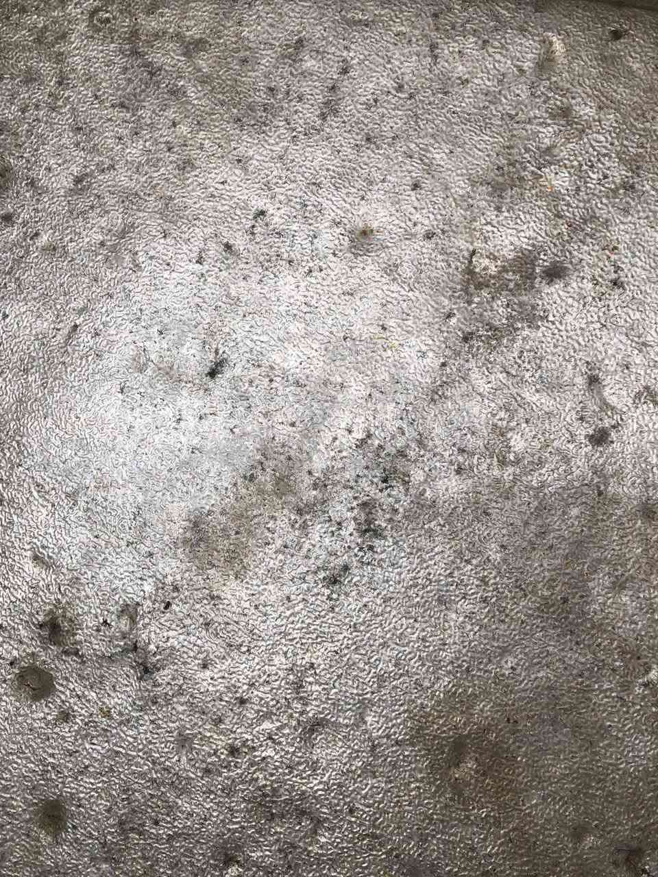 عارضه نضيفه بيه بس تصدعات باالالمنيوم مثل ماموضح باالصوره بسبب تركه عن التشغيل تريد اتصل ***********
