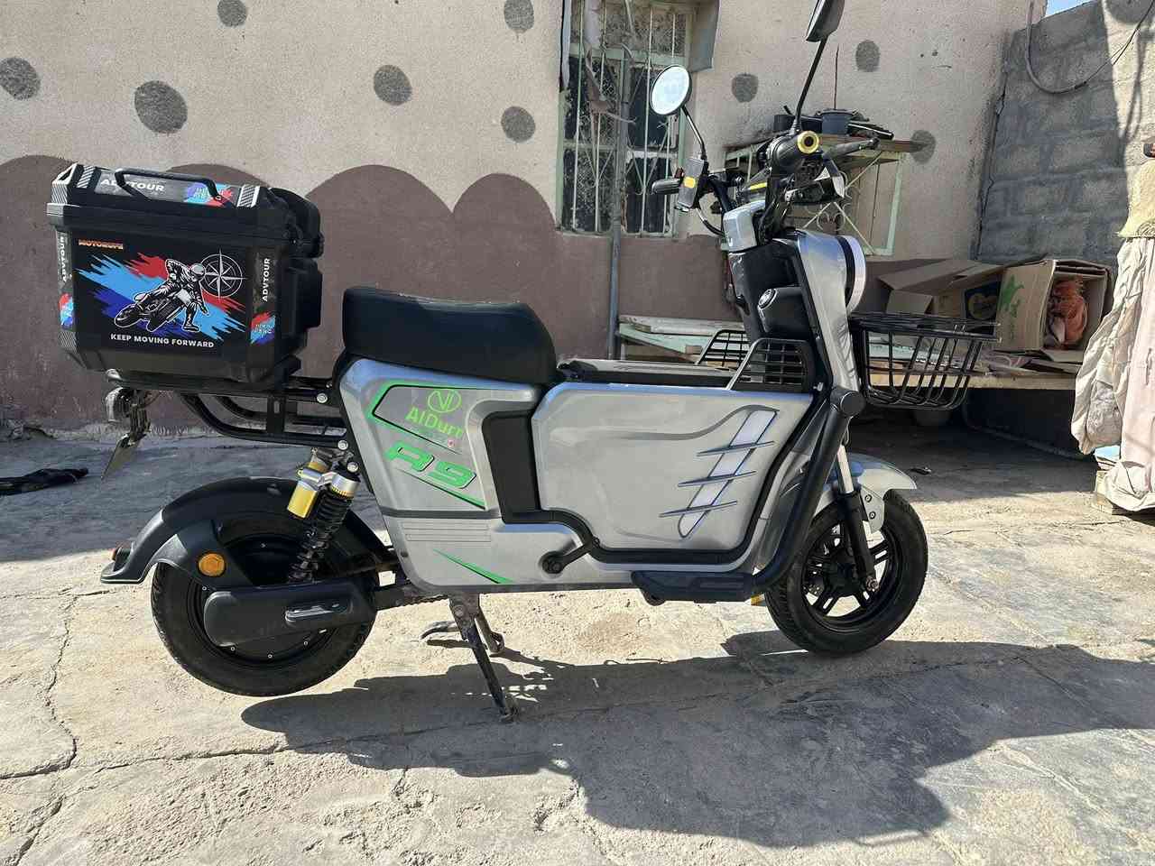 دراجة R9 حديثه استخدام شهر دراجه جديده وبيهه ضمان 
اي مشكله ترجع السعر 450
اتصال ***********
