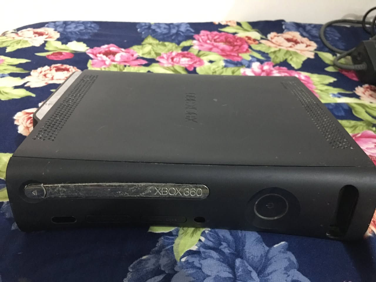 اكسبوكس ٣٦٠ مهكر سعره 85 

‎بي 80 لعبه قوية و الهارد اصلي

‎يجي ويا جوستك و محوله اصليه

موديل جاسبر ٢٠٠٩ يعني من اقوه انواع ال٣٦٠

‎الجهاز مهكر بي نضام ارورا العربي 

يشغل العاب مال اكسبوكس القديم هم

الجهاز نضيف و كلش مرتب و بي العاب اشكال انواع متنوعه

‎سعره 85 الف

واتساب للمراسله او خاص
***********

‎مكاني بغداد اليرموك
