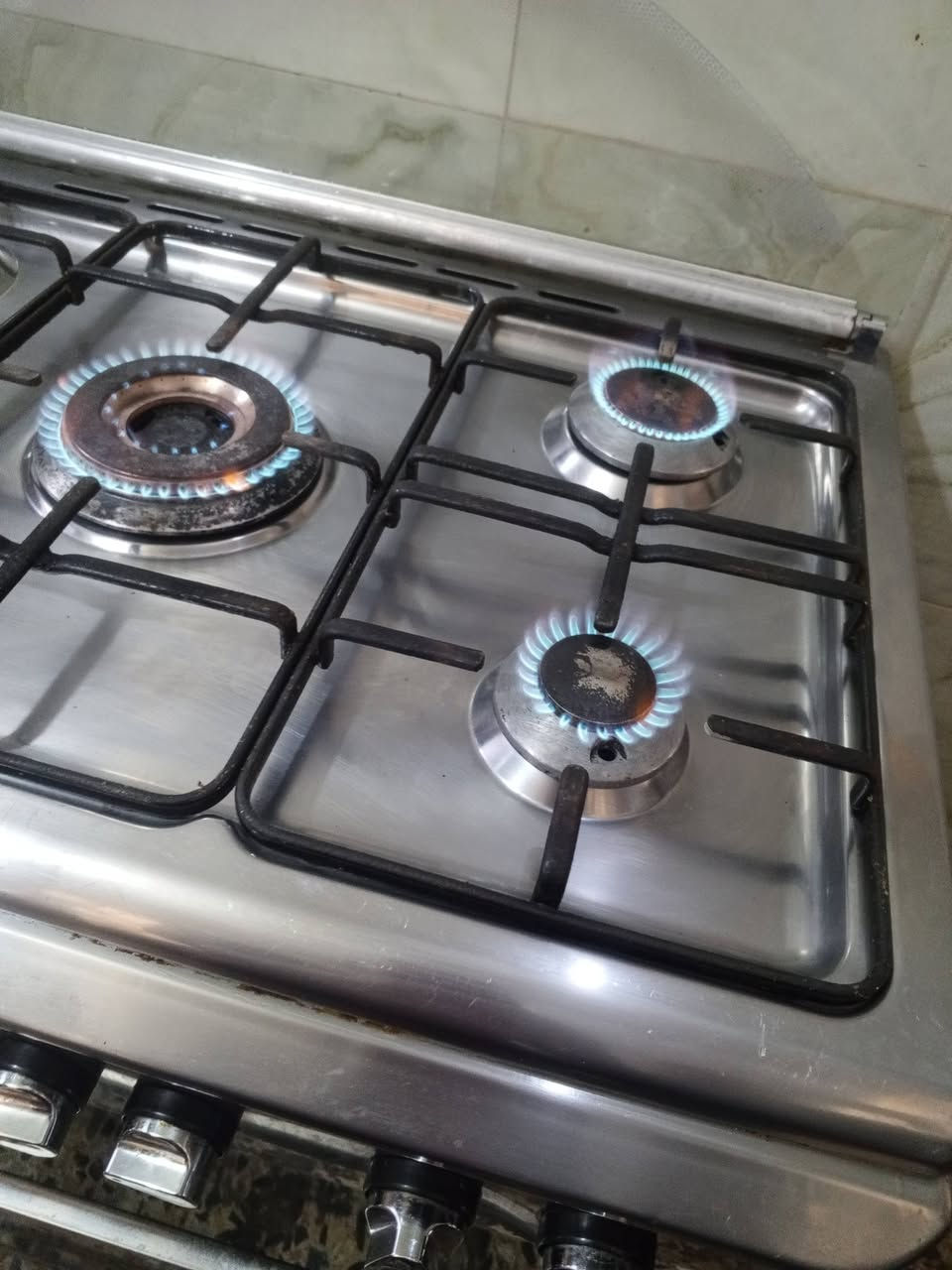 طباخ 5 عيون نضيف كلة سغال نارتة تخبل مسنعجلة علة بيعتة داشيل ب200 وبي مجال


**إذا كنت صاحب هذا الإعلان وتريد حذفه لأي سبب، رجاءا أرسل رسالة إلى الدعم الفني**