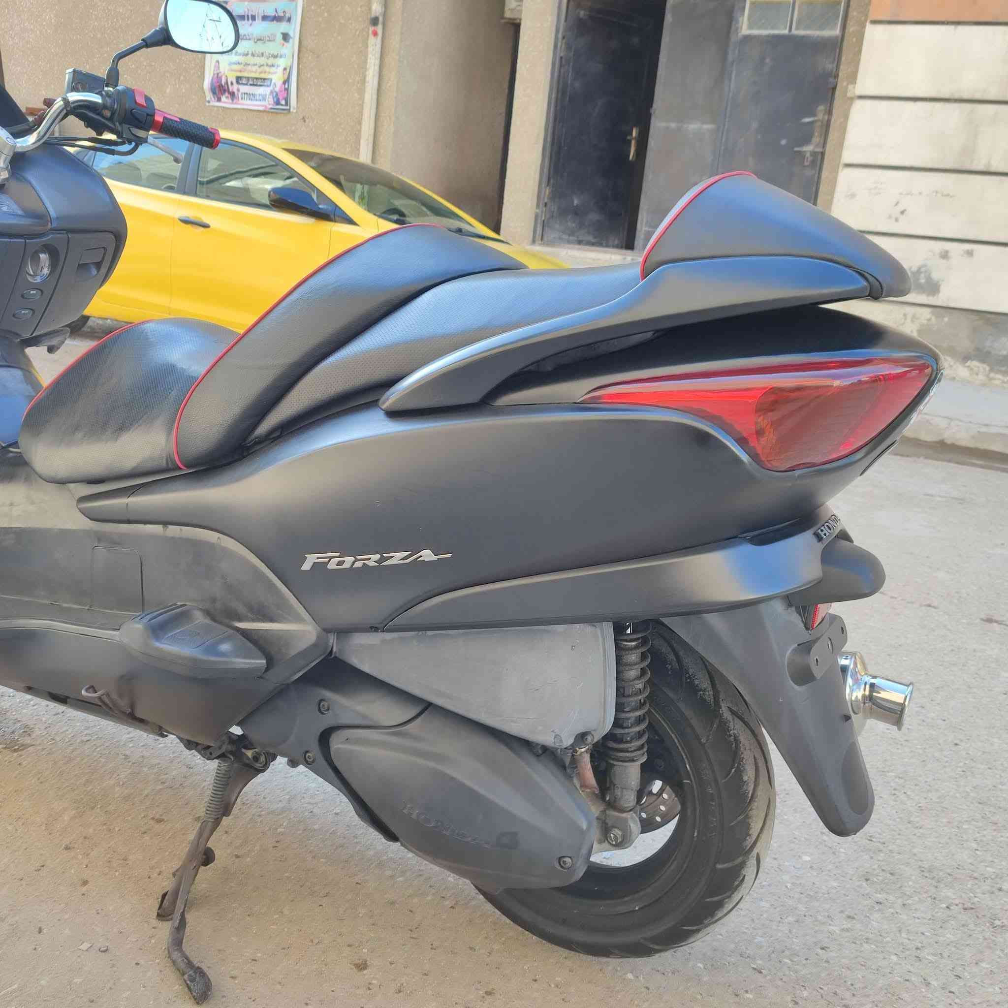 السلام عليكم اخوتي الطيبين دراجه فورزه 0/8 اللون اسود (طافي بلادي) 6كير 3تحويلات عدد بصمه 2 سويج طوارئ عدد 1 صالنصه تزويد بلادي من اليابان الدراجه ماشيه 24 الف اخوتي شرط ابيعلك وكاله وكفالة عامه مكان بغداد الاستفسار عله الرقم ***********
