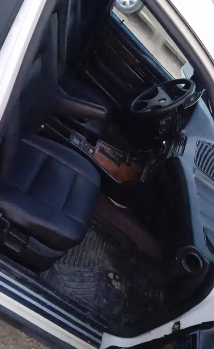 السلام عليكم ورحمه الله وبركاته
للبيع 520 محرك مفتوح كير اوتو بحاله جيده والحمدلله 
رقم دولي انكليزي كربلاء سنويه لل27 وبسمي شخصيا 
سيارة معمرة جديد وشغل مرتب مروحه كهربائيه تايرات جدد انطيك زوج اضافي كارتون ممفتوح غراض التبريد موجودة نقصها كمبريسر عن الحرام والحلال قسم بالله عليه سيارة ب53  بس الحمدلله تتعوض اخوني السعر 42  عليه غرامه 100 الف من سعرها وشكرآ مراوس او بيع مكاني بغداد سريع القناة قرب الرستمية 
الاتصال ‏‪0777 287 1725‬‏
