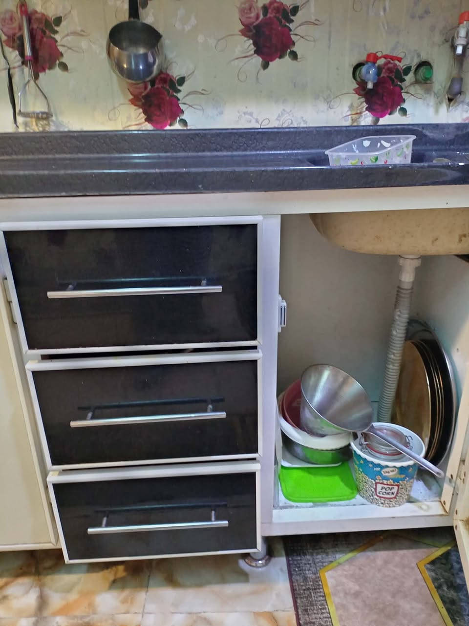 كاونتر مرمر ثقيل 3 امتار  نظيف جدا و تكمة  كلفني مليون و نص .. رايدته ب 650 تحولنه لمكان اصغر 😔


**إذا كنت صاحب هذا الإعلان وتريد حذفه لأي سبب، رجاءا أرسل رسالة إلى الدعم الفني**