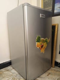 ثلاجه حجم صغير جديده نضيفه كلش اي عطل او تصليح مابيها السعر 75  للاستف...