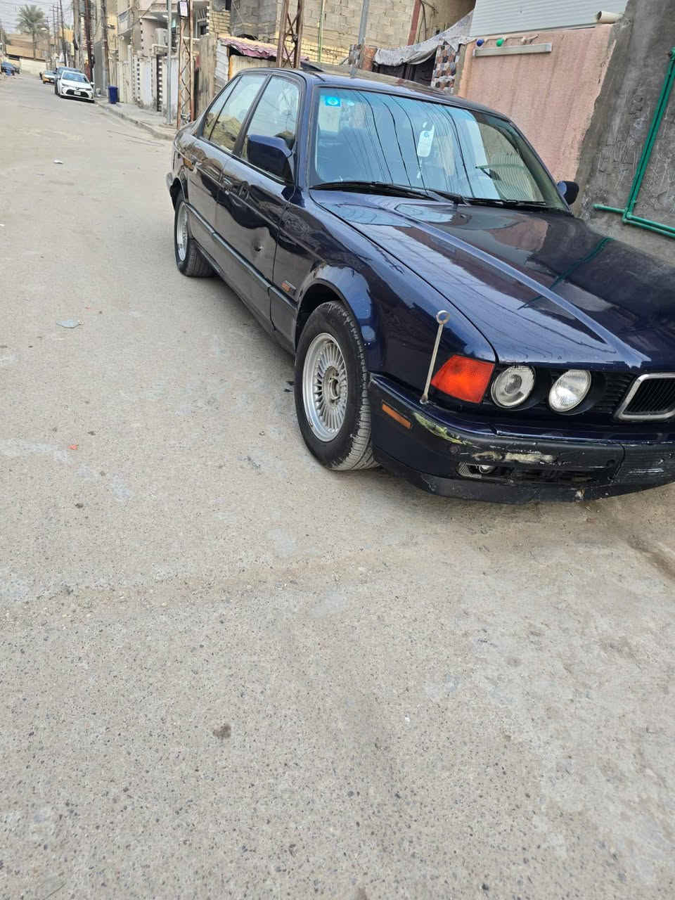 السلام عليكم 
مرخصت الادمن 
BMW موديل 1993
مكينه خير من الله 
تبريد ثلج 
3طكات اسلايت 
رقم بغداد تحويل ثاني يوم 
السعر 45 $ ورقه وبيهة مجال حك الجيه 
مكان السيارة بغداد الزعفرانيه 
***********
***********
