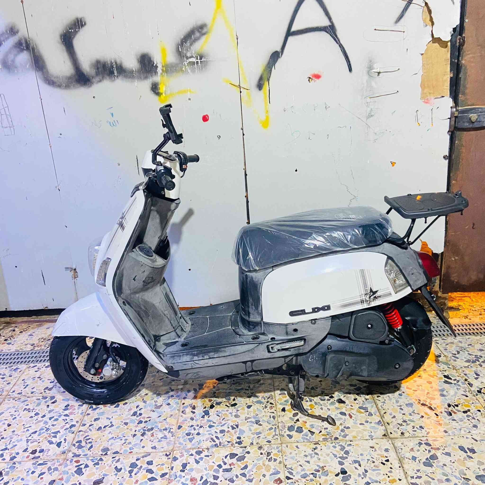 سلام عليكم دراجه بوليس نوزل دراجه مامفتوحه مكفوله من شاصي ومكينه كهربائيات كلشي شغال بيه دراجه ناعمه مكينتها مامبدل بيه ايشي دراجه ماناقصها شي 850 للشراي مكاني بصره ابي الخصيب ***********
