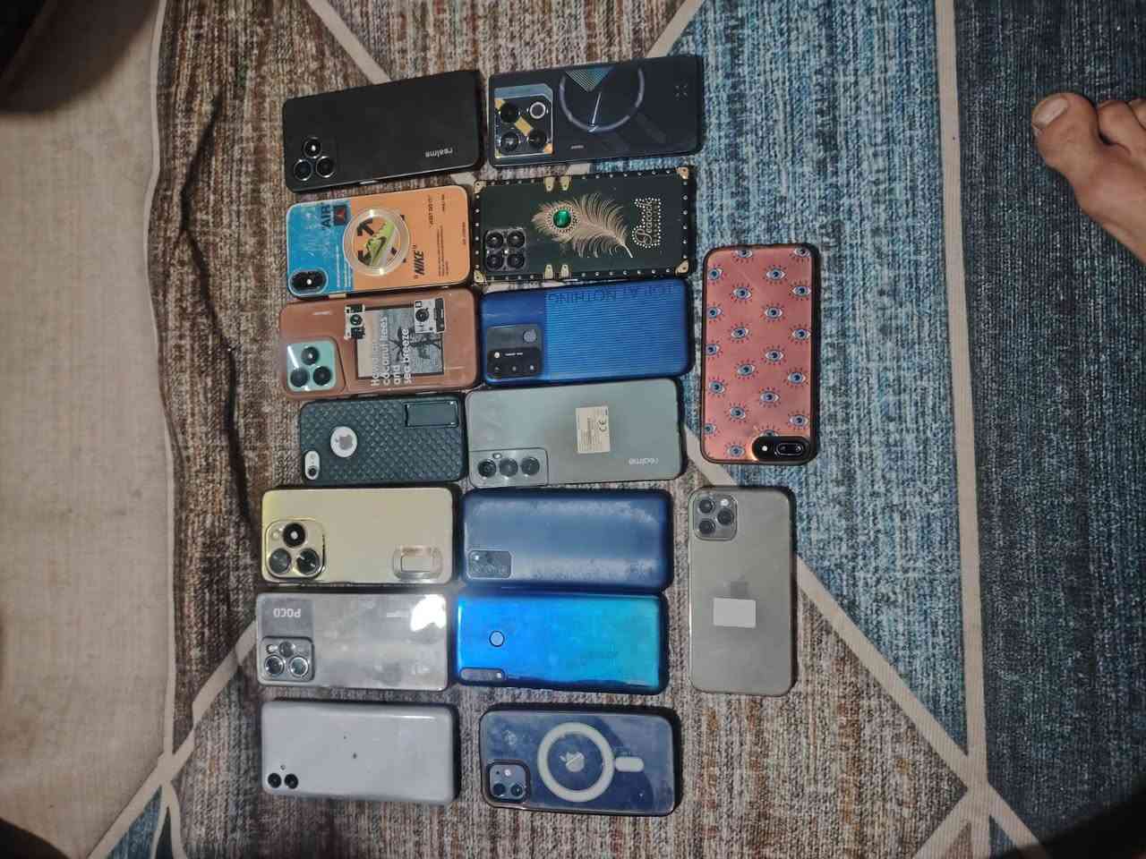 السلام عليكم عندي موبايلات ايفون ١١مامفتوح سعره250 هونرx9Pذاكره256 فايف جي  سعرم250 جي سفن ٧سعره 40الف   M12كلكسي ذاكرة١٢٨ سعره 75  انفنكس تكنو ذاكره 64 سعره 50الف  ذاكره64سعره 50 الف آيفون فايف5 سعره 25 الف كلاكسي كلاكسي اي10سعره 50الف  اي13 سعره75ذاكره 128كلاكسي   A20s سعره65الف. الباقي كلمن اوسعره اكو امراوس  مكان التاجي ابوعظام وتساب*********** اكوتوصيل***********
