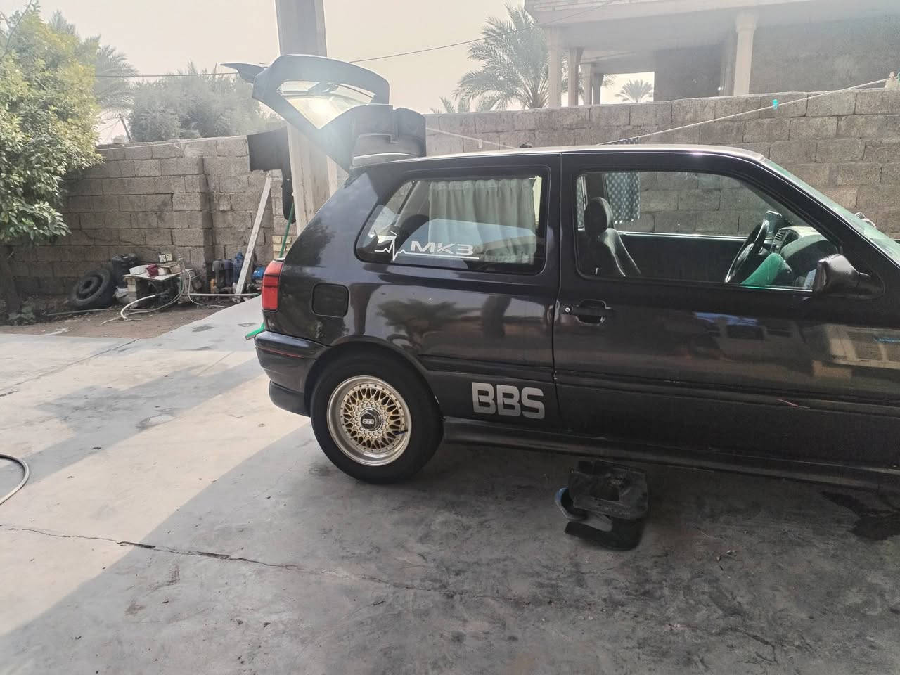 كولف تك باب للبيع موديل ١٩٩٣ محرك ١٨٠٠ گير عادي ٥ نمرة گير مكينة مكفولات السيارة مصبوغة عام بدون حادث درگة ستيرن حديث السيارة مفولة تخم تاير جديد
ويل BBs ١٥ سايز واحد تبريد شغال السعر ٤٥ ورقة للأستفسار *********** واتساب فقط.
