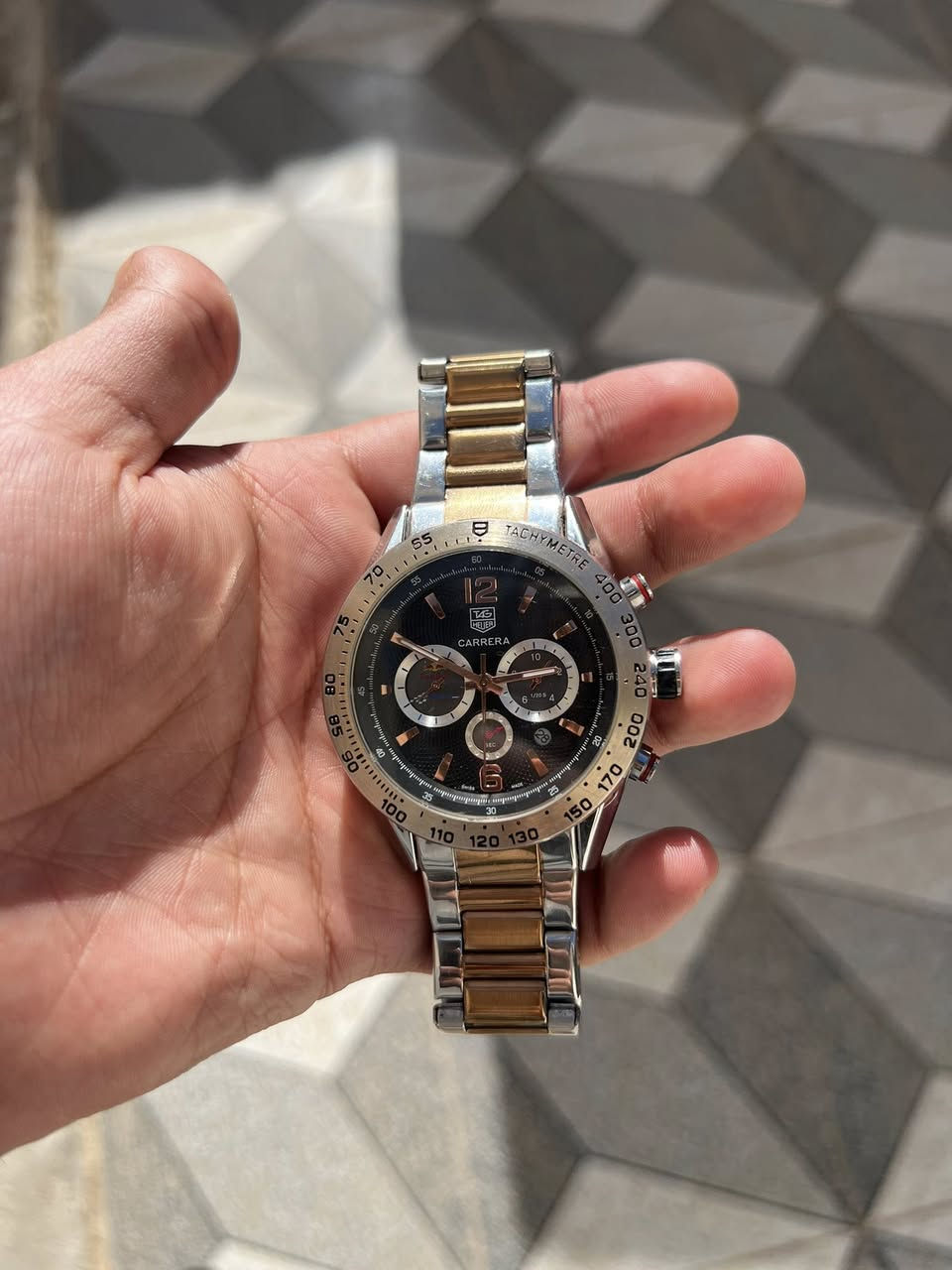 للبيع ساعة رجالية ماركة TAG Heuer Carrera 🔥
• تصميم يجمع بس الرسمي والسبورت فخم وأنيق
• وزنها ثقيل ومتينة تدل على جودتها
• حالتها نظيفة جداً مثل ما موضح بالصور استخدام قليل جداً


**إذا كنت صاحب هذا الإعلان وتريد حذفه لأي سبب، رجاءا أرسل رسالة إلى الدعم الفني**