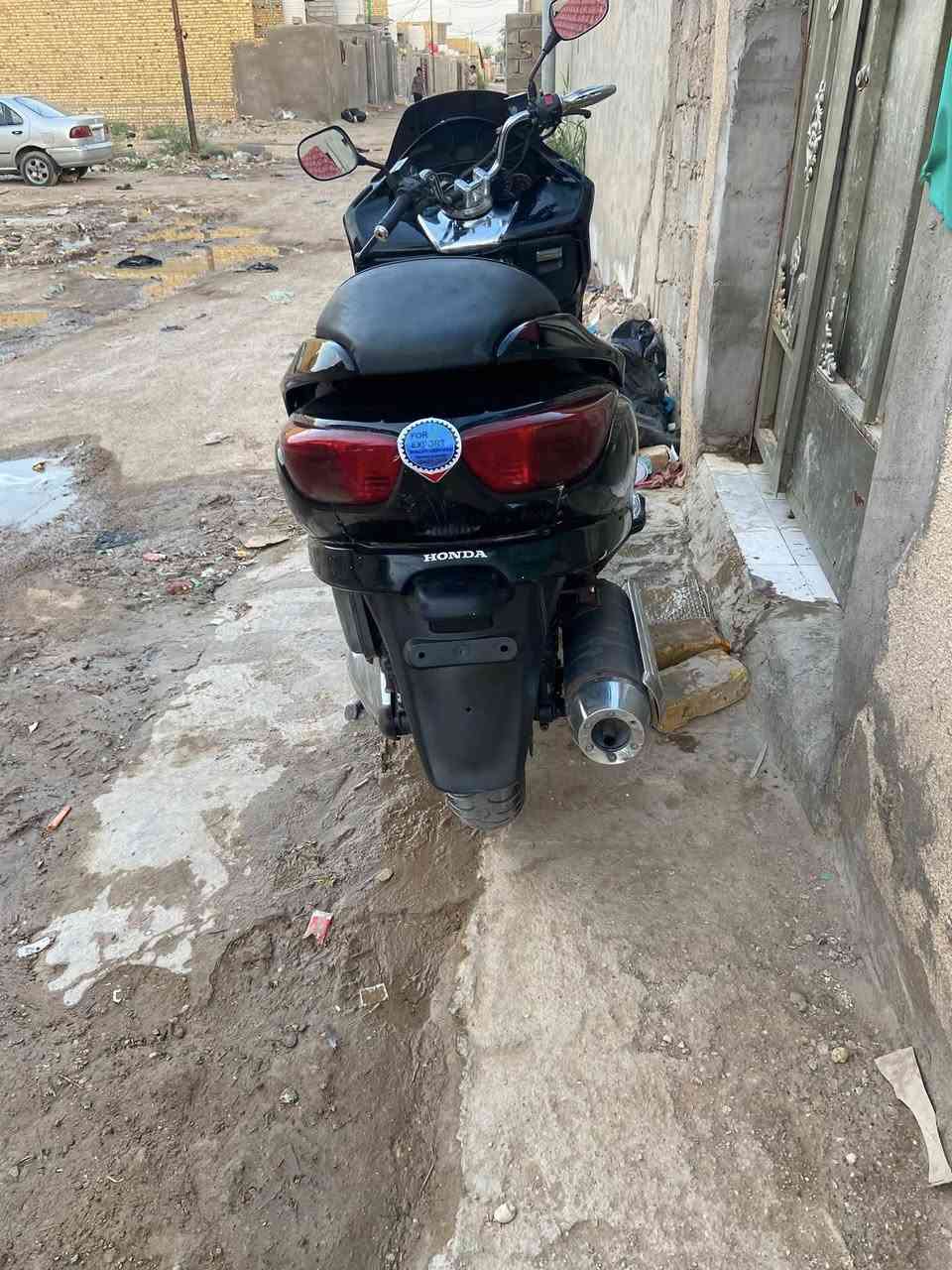 السلام عليكم فورزا 09 للبيع مكينه مفتوحه عميه بلاد لاتنقيص لاتبخير جاهزه من كلشي تراي وين متريد كهربائيات شغاله نقصها جاملغ امامي مكانها كوت حي الحكيم ***********. السعر 700 وبيها مجال
