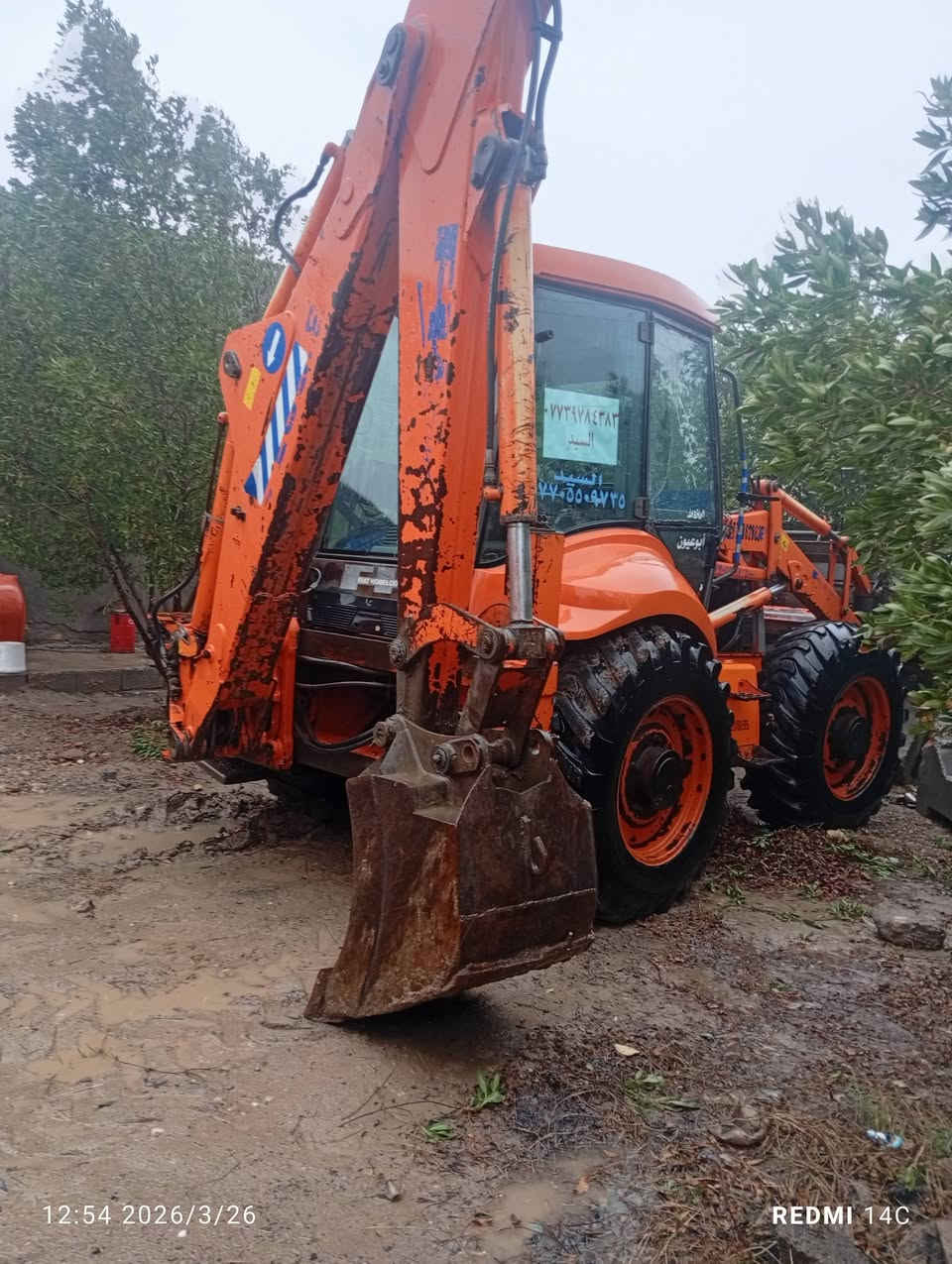 سلام عليكم حفاره فيات هيتاشي للبيع في ميسان رقم الماني موديل 2003 مكفوله من فطر صبغ بس المحرك كايم موبايل ***********سيد حيدر السعر 130ورقه
