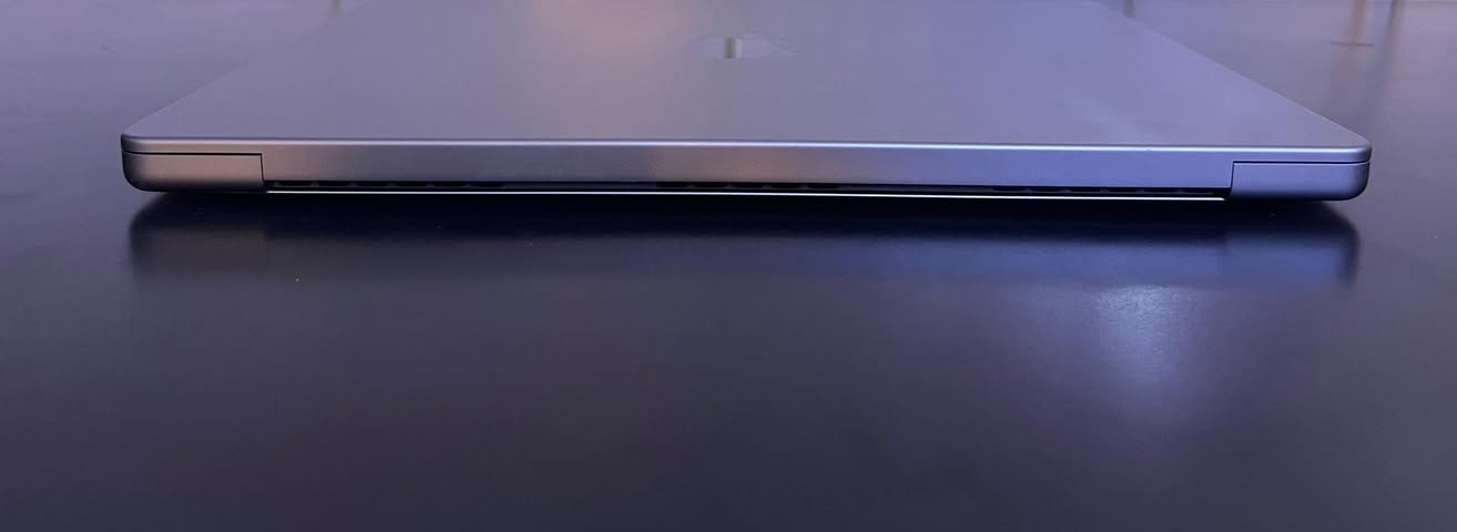 MacBook Pro M1 Pro 14” 

Ram 16 | SSD 500

Battery 97 - Cycle 13

Price: 1.480.000

***********
