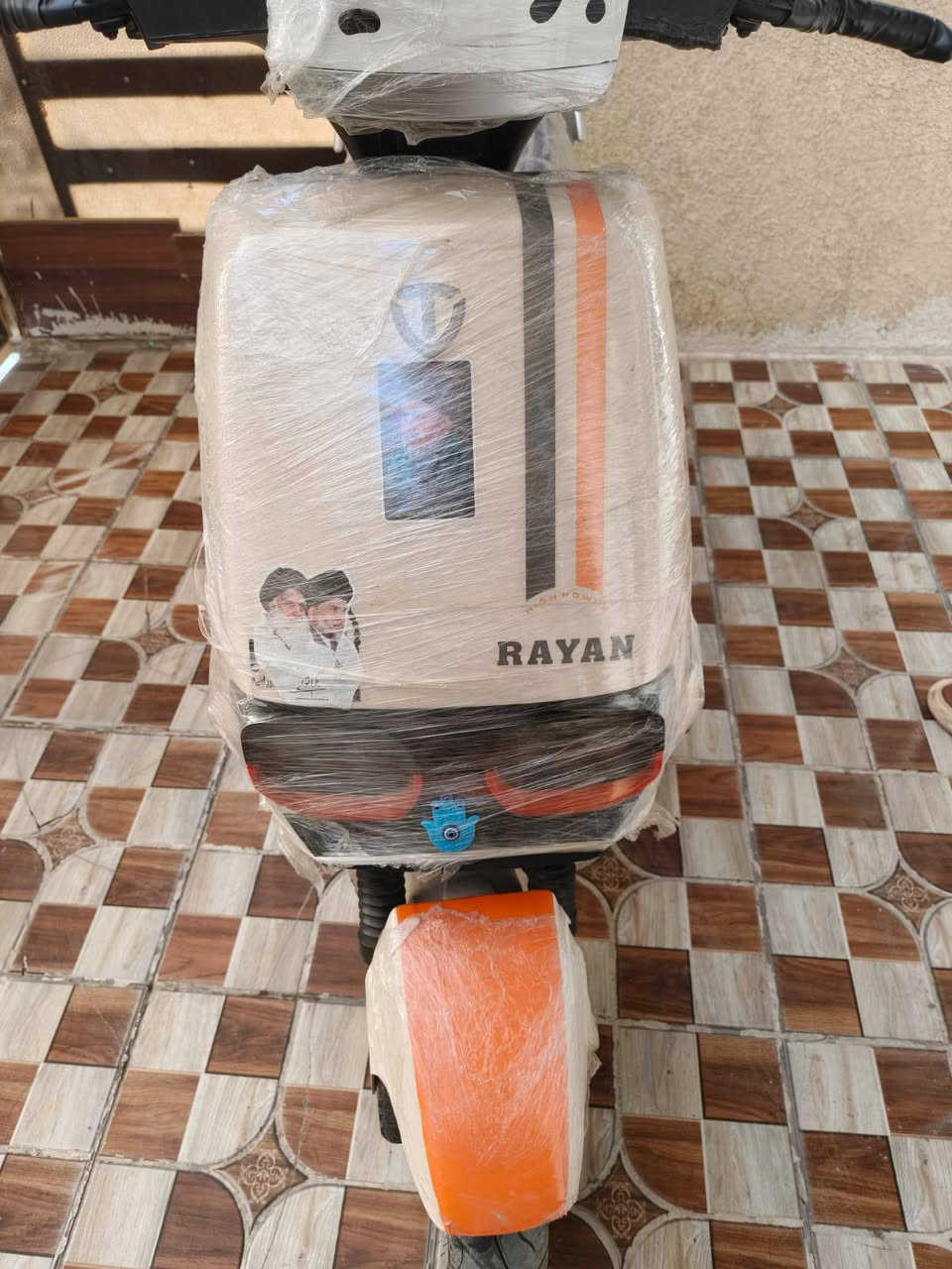 دراجه تالج ريان ام عيون نظافه فول كلش محافظين عليها مثل ما بالصوره 6 بطاريات ملف ١٢٠٠ w دراجه غنيه عن التعريف السعر 700 وبيها مجال للاستفسار ‏‪***********‬‏
