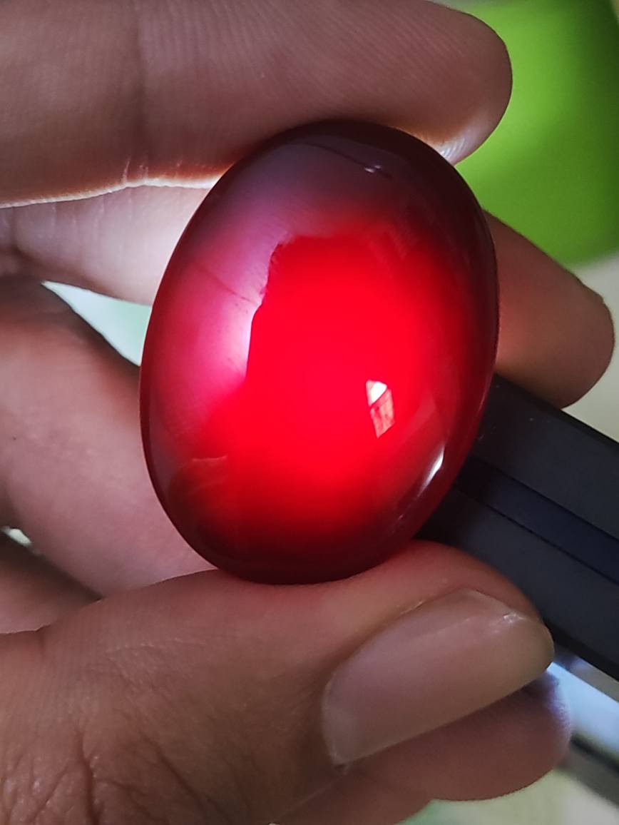 تحفه من العقيق اليماني كرزي الكرز طبيعي
حجم القطعه 3 سم.   بطن احمر جمر
سعر 60 الف
*********** بغداد, العراق
