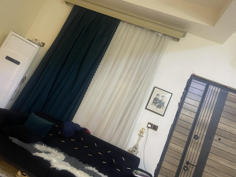 السلام عليكم 

دار للبيع المساحه (100) م حي الجهاد المسأله والعداله موقع مميز قرب مجمع النسيم قرب الشارع العام واجهه 5 نزال 20 طابق واحد بناء سنه (2019) السعر مناسب مباشر مع صاحب الدار للاستفسار (***********)
