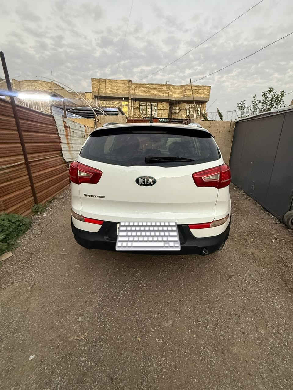 السلام عليكم سبورتج موديل 2014 
فول مواصفات عدا البصمة  
ماشية السيارة (80) الف حقيقي 
محرك 2000 دوش المرغوب 
خمسه ويل كب 
مري شفط 
اشاير بالمري 
فتحتين بالسقف 
حساسات امامي خلفي 
 كامرة خلفيه 
رقم اربيل بسمي تحويل ثاني يوم 
سنويه لل 2028
مكانها بغداد
مال بيت 
مكفوله كفالة عامة من عدة شخط بل بنيد موضح بل سونار 
للتواصل***********

