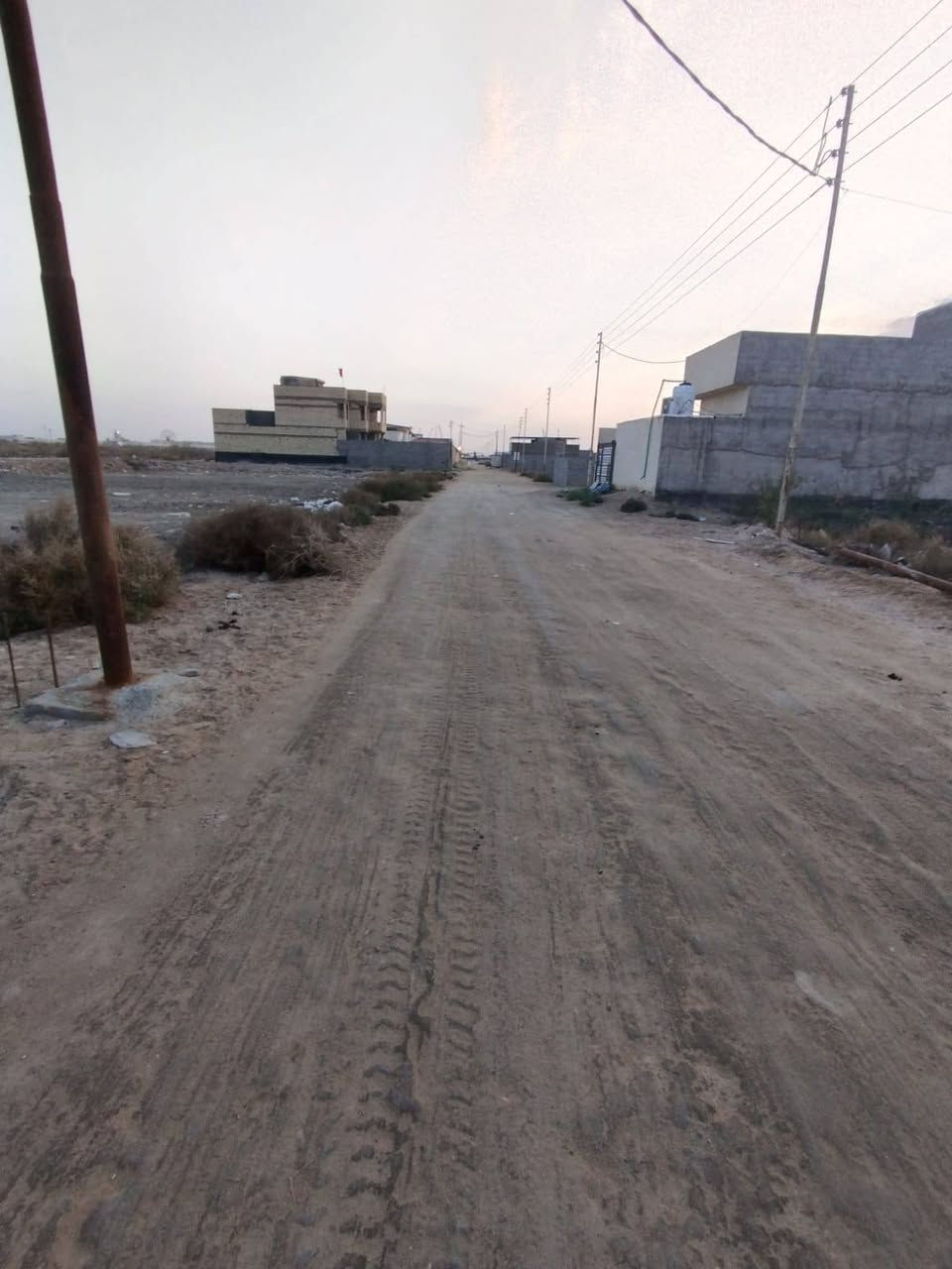 السلام عليكم توفر عندنا ربع دونه من البيع الموقع البصره الفيحاء مقابيل ميناء المعقل 
الواجيه راح تكون 17 والنزال 33 
طاب وصرف زراعي باسم عراقي
سعر الربع دونم 140 وقابل للتفاوض البصرة, العراق


**إذا كنت صاحب هذا الإعلان وتريد حذفه لأي سبب، رجاءا أرسل رسالة إلى الدعم الفني**