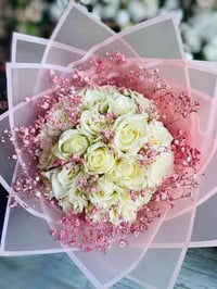 باقات الخطوبه متوفرة كافه انواع الورد مع الشريط يوجد توصيل لكافه محافظ...