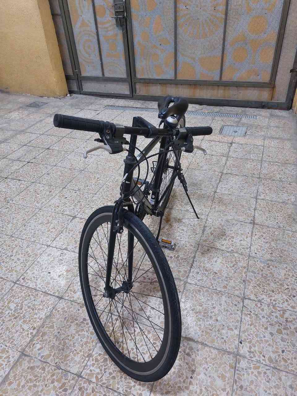 سلام عليكم دراحه رياضي ياباني اصلي نظيف يجي وياه مداكر ومطاردة بس ما شادينهم مابي نقص سعر  90 قابل للتفاوض *********** الموقع الصالحية شارع الرسول شط العرب, البصرة
