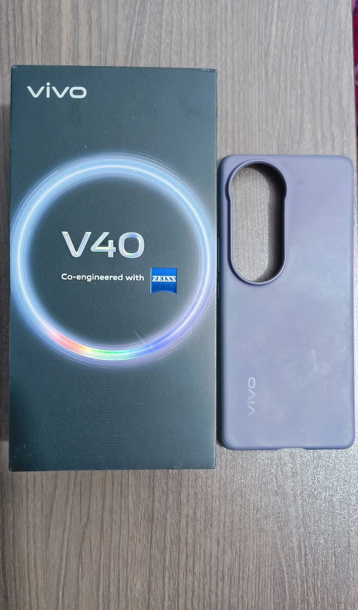 السلام عليكم جهاز vivo v40 للبيع نضيف استخدام شهرين بس 
معالج سناب دراغون جين 7 
الذاكرة 256 و الرام 12
كامل ملحقات 
عنواني البصرة، ماعندي توصيل 
السعر 350
الي حاب يستفسر راسلني واتساب ***********
