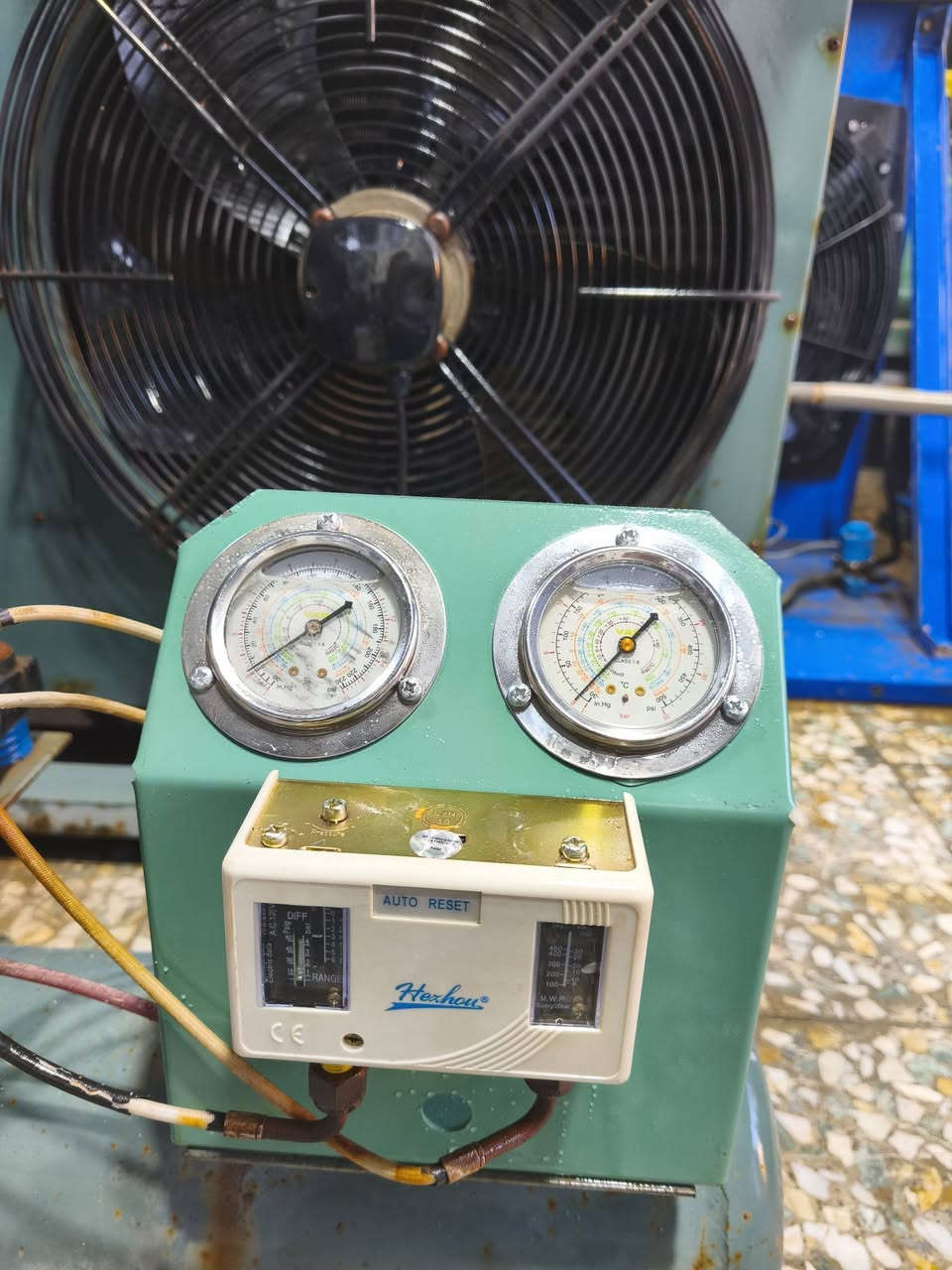 السلام عليكم جمعة مباركة جهاز تجميد وتبريد 10 طن كمبريسر بطحي كوبلاند نظيف وعلى الشغل للبيع مكاني بغداد للاستفسار الاتصال ‏‪0771 398 3470‬‏
