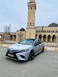 كامري 2020xse  فول مواصفات 1.1   داخل احمر بلادي . سياره جديده وانضف م...