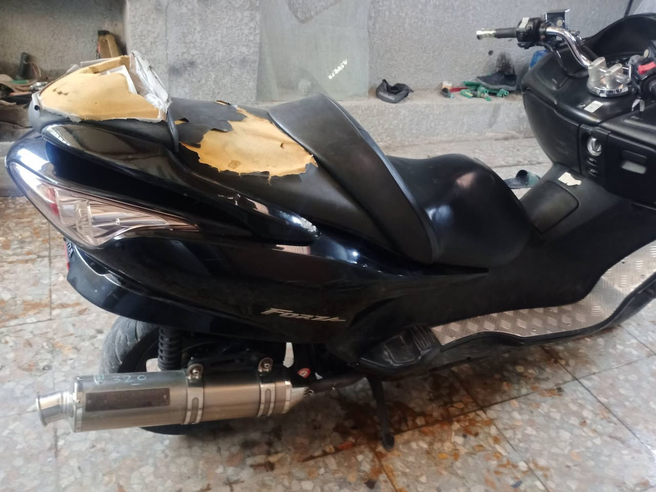 السلام عليكم فورزة كير سبع نمر شغال دراجة مكينها مكفولة ممفتوحة لا نضوح لا صوت صالنصة رياضي بلادية 
السعر مليون مكان بغداد حي اور 
رقم ***********
