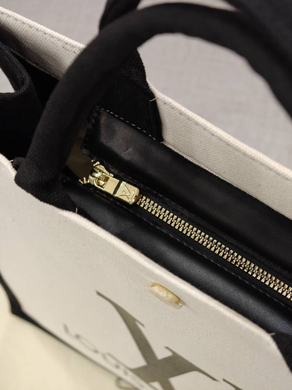 LV حجم كبير ،،، السعر 23 الف مع توصيل


**إذا كنت صاحب هذا الإعلان وتريد حذفه لأي سبب، رجاءا أرسل رسالة إلى الدعم الفني**