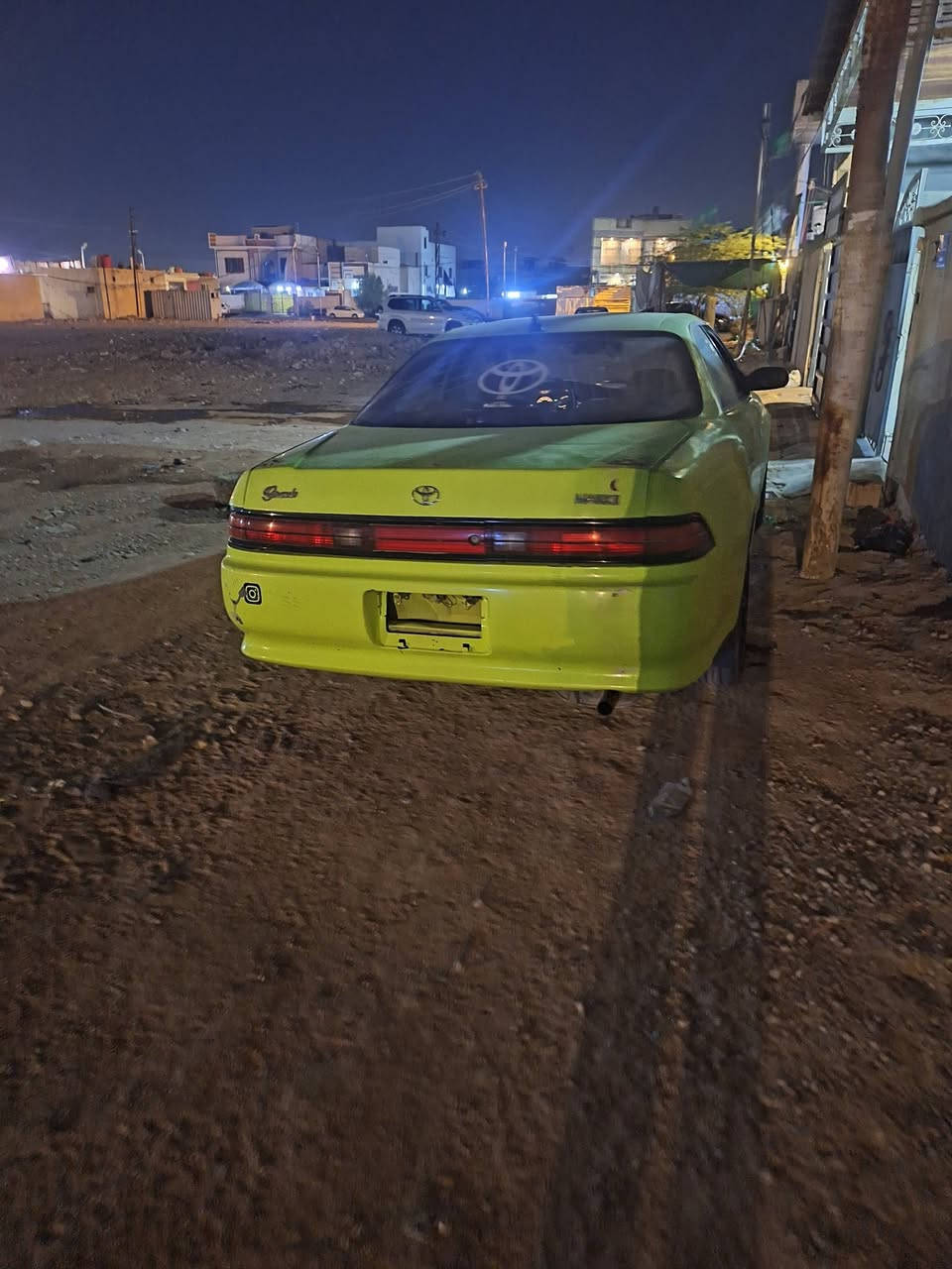 السلام عليكم سياره  النظيفه السياره ما بيها نكل جثه ولا بيها قصه اصوليه راعيها الشرعي موجود حداديتها حلوه نظيفه سعرها 50 بيها مجال المكان البصره رقم التلفون ***********

