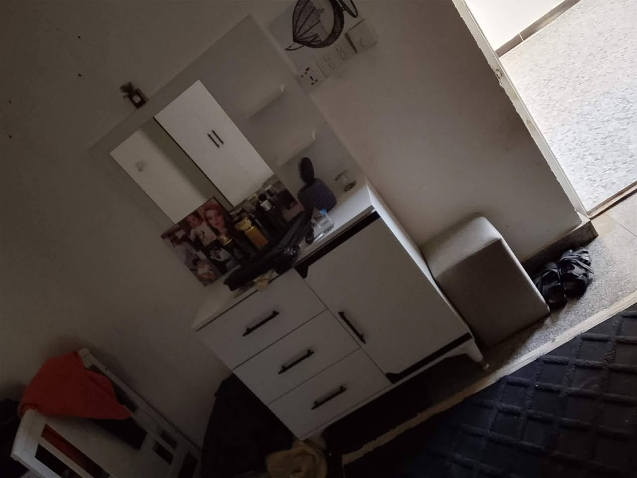 غرفه نوم ٦ قطع جديده
ماخذتها صار ٨  اشهر اي خلل مابيها ولا اضرار 
تتكون من 
كنتور 
ميز مرايا 
كومدي ٢
جربايه 
طابوريه 
مكلوبه الغرفه لان دحول اغراضي يعني المشتري يجي يشوفها مشدوده يفتحها وياخذها 
اريدها ب٦٥٠  وبيها مجال مكان بلديات


**إذا كنت صاحب هذا الإعلان وتريد حذفه لأي سبب، رجاءا أرسل رسالة إلى الدعم الفني**